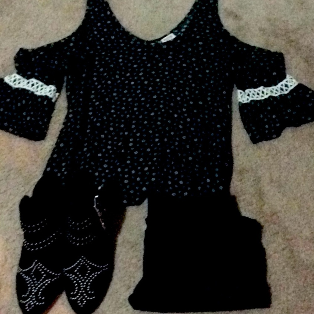 MOSSIMOS COLD SHOULDER TOP! - Picture 3 of 7